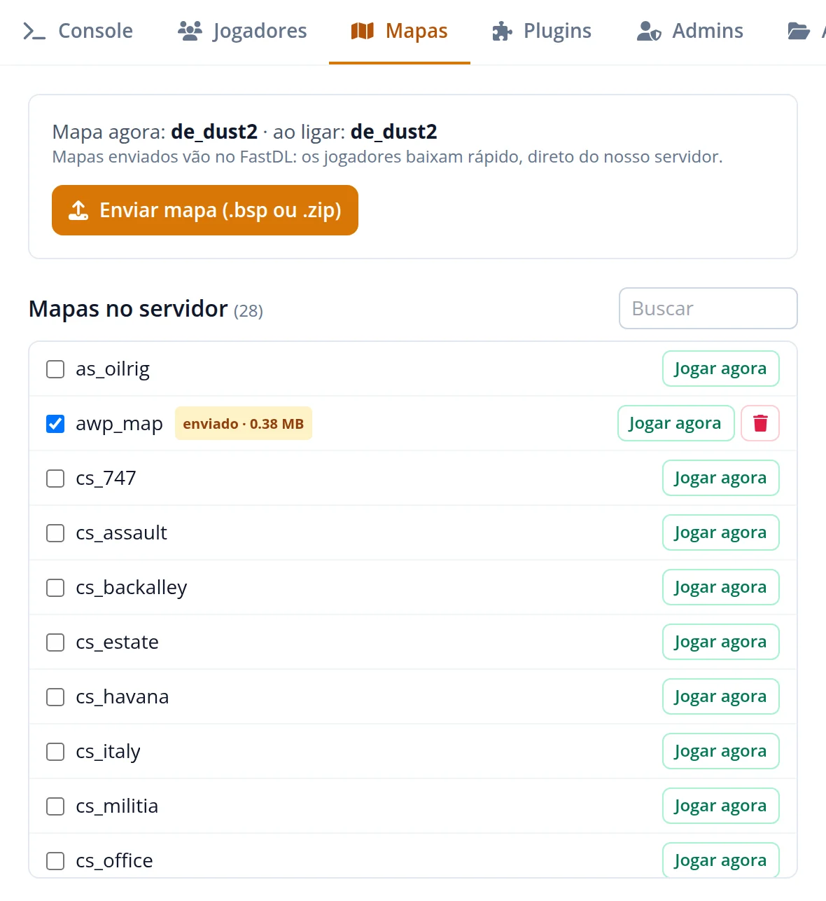 Aba Mapas do painel do servidor de CS 1.6, com o botão Enviar mapa e a lista de mapas no servidor, mapas enviados marcados e o botão Jogar agora
